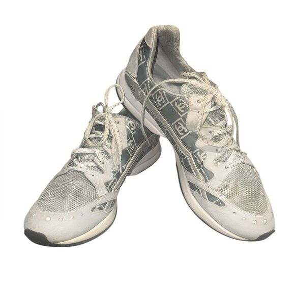 Women’s CHANEL 90s cc logo monogram grey & white lace up athletic sneaker shoes - Picture 2 of 9